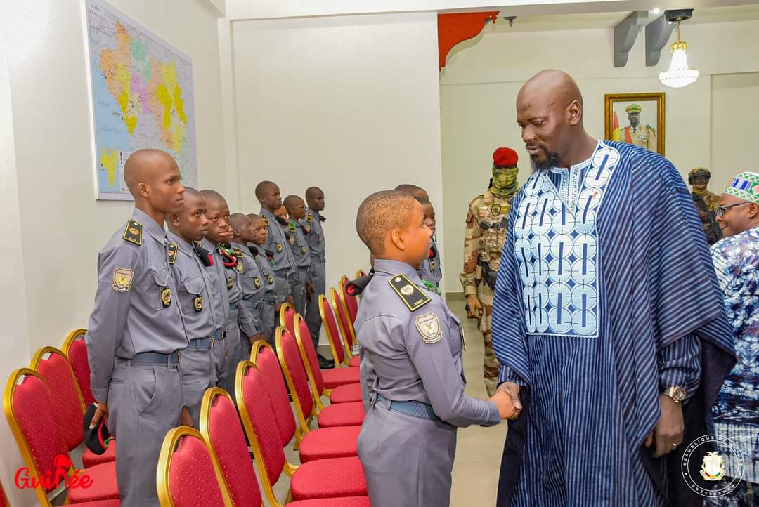 Palais Mohammed V le Chef suprême des Armées reçoit les élèves du